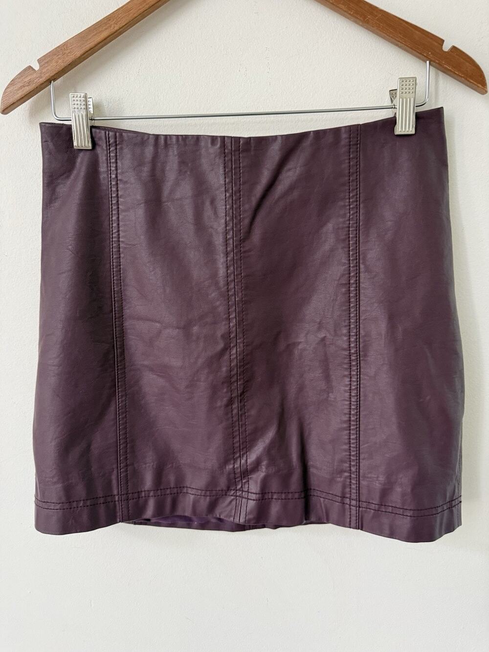 Free People Vegan Faux Leather Mini Skirt Lined Womens Size 8 Burgundy Plum